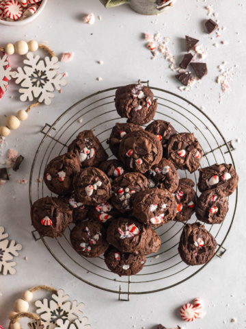 Overhead image of peppermint brownie cookies on cooling rack