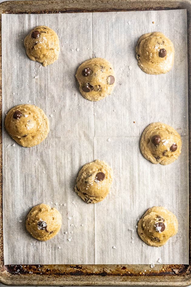 This image shows the cookie dough balls once the cookie dough has been chilled for one hour. This helps the dough keep its shape
